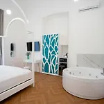 לינה וארוחת בוקר Relais Al Castello 4*